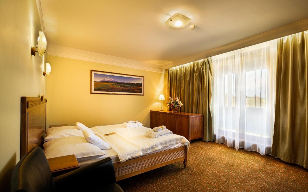 Hotel International Veľka Lomnica Bagian luar foto