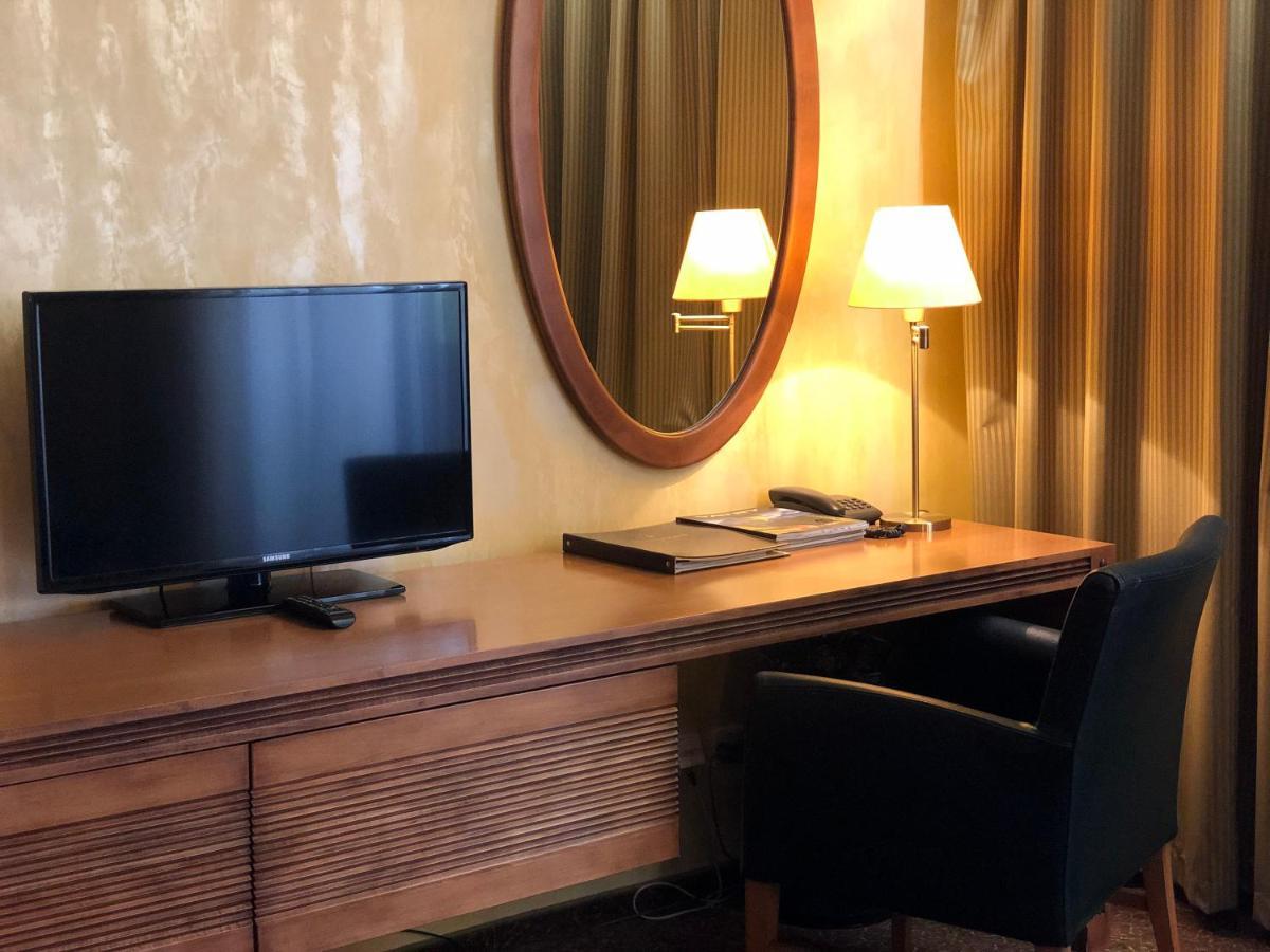 Hotel International Veľka Lomnica Bagian luar foto