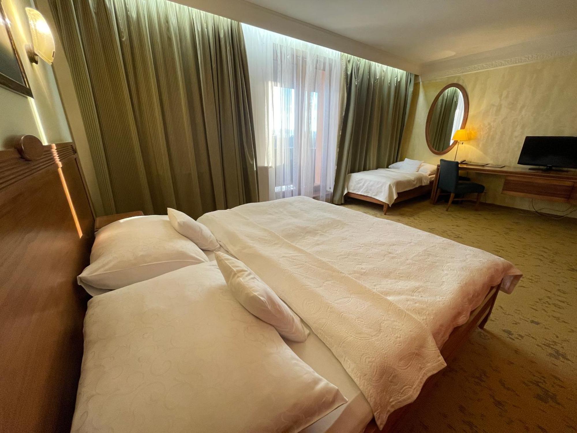 Hotel International Veľka Lomnica Bagian luar foto
