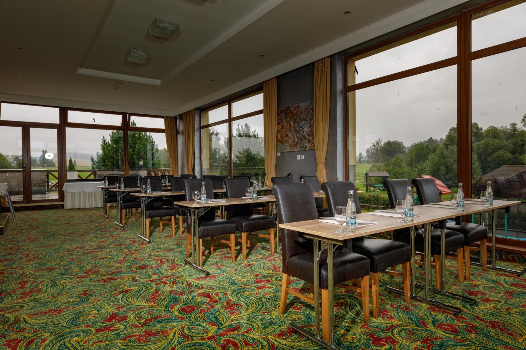 Hotel International Veľka Lomnica Bagian luar foto