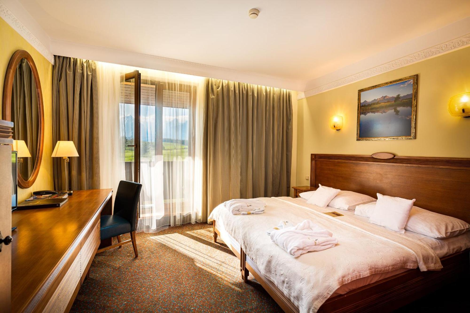 Hotel International Veľka Lomnica Bagian luar foto