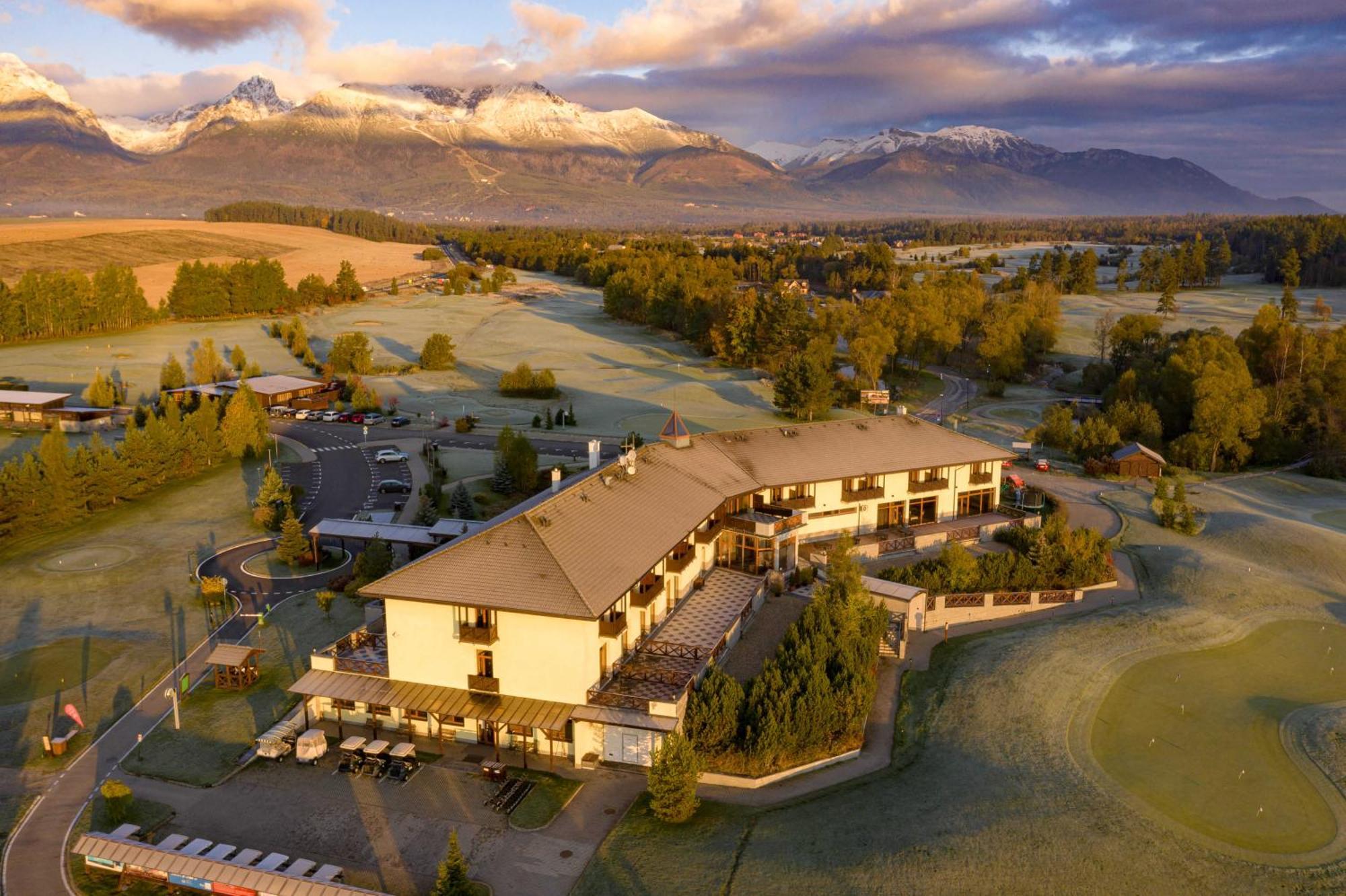Hotel International Veľka Lomnica Bagian luar foto
