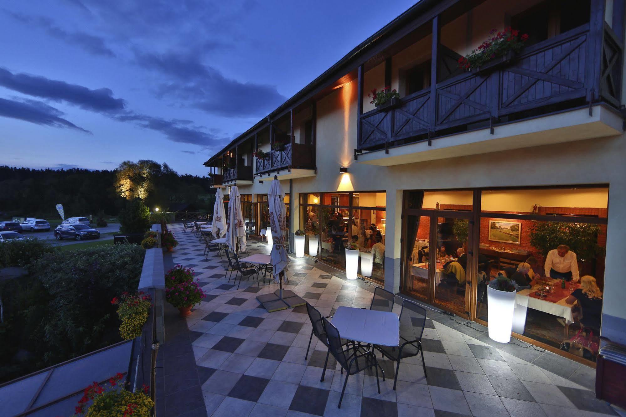 Hotel International Veľka Lomnica Bagian luar foto