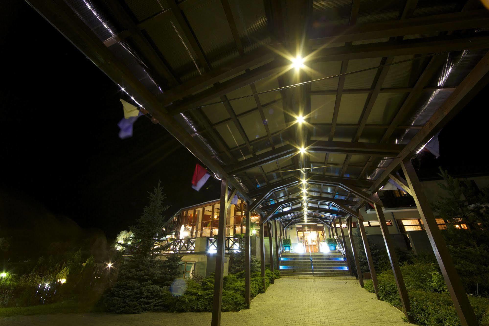 Hotel International Veľka Lomnica Bagian luar foto