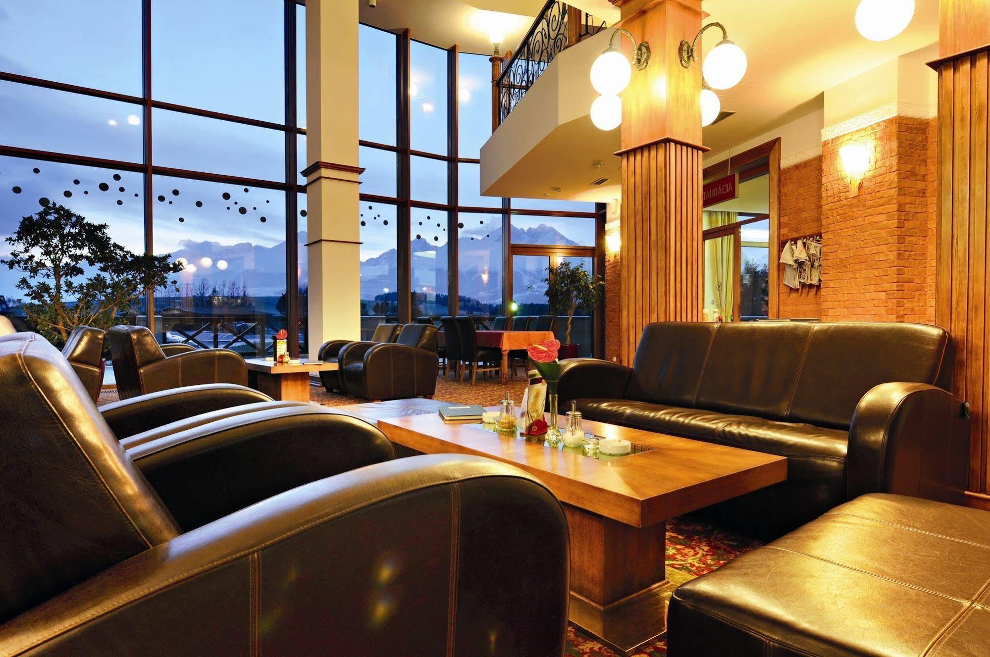 Hotel International Veľka Lomnica Bagian luar foto